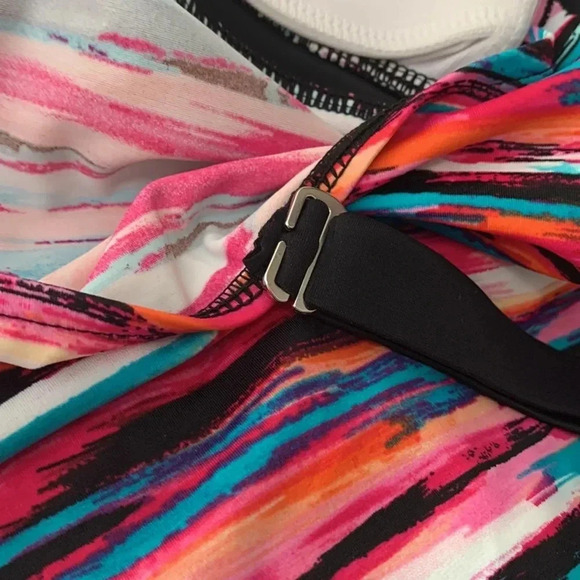 Custom Curves  NWOT tankini top with adjustable straps and lightly moulded cups - Picture 5 of 8